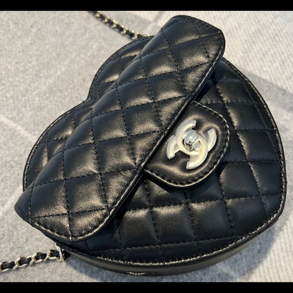 SOLD!! Chanel heart bag - Picture 3 of 7